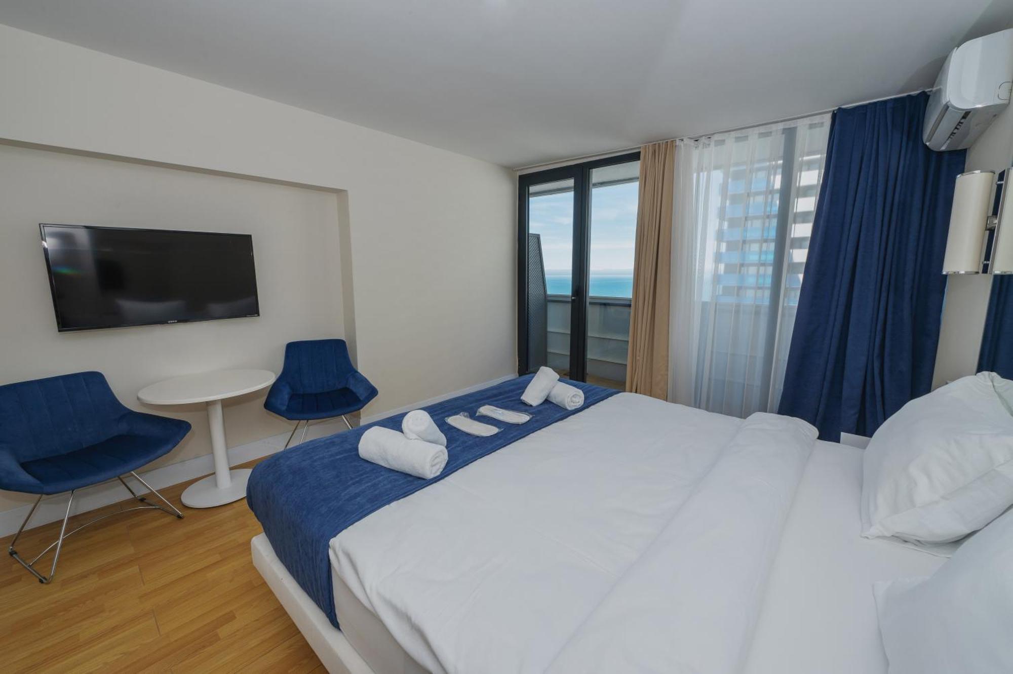 Twin Towers Orbi Apartment